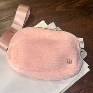 LuluLemon Everywhere Belt Bag